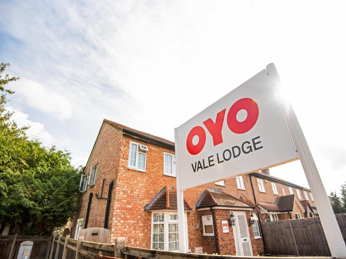 Oyo Vale Lodge วินด์เซอร์ ภายนอก รูปภาพ