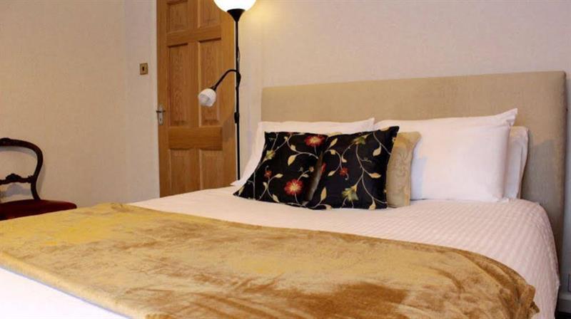 Oyo Vale Lodge วินด์เซอร์ ภายนอก รูปภาพ