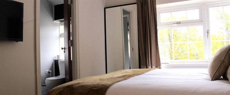 Oyo Vale Lodge วินด์เซอร์ ภายนอก รูปภาพ